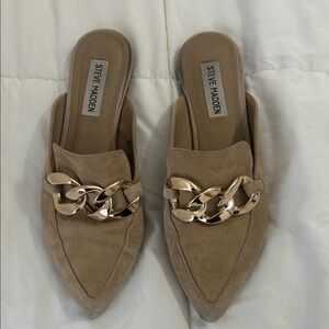 Steve Madden Suede Gold Chain Mules size 7 beige tan flat shoes